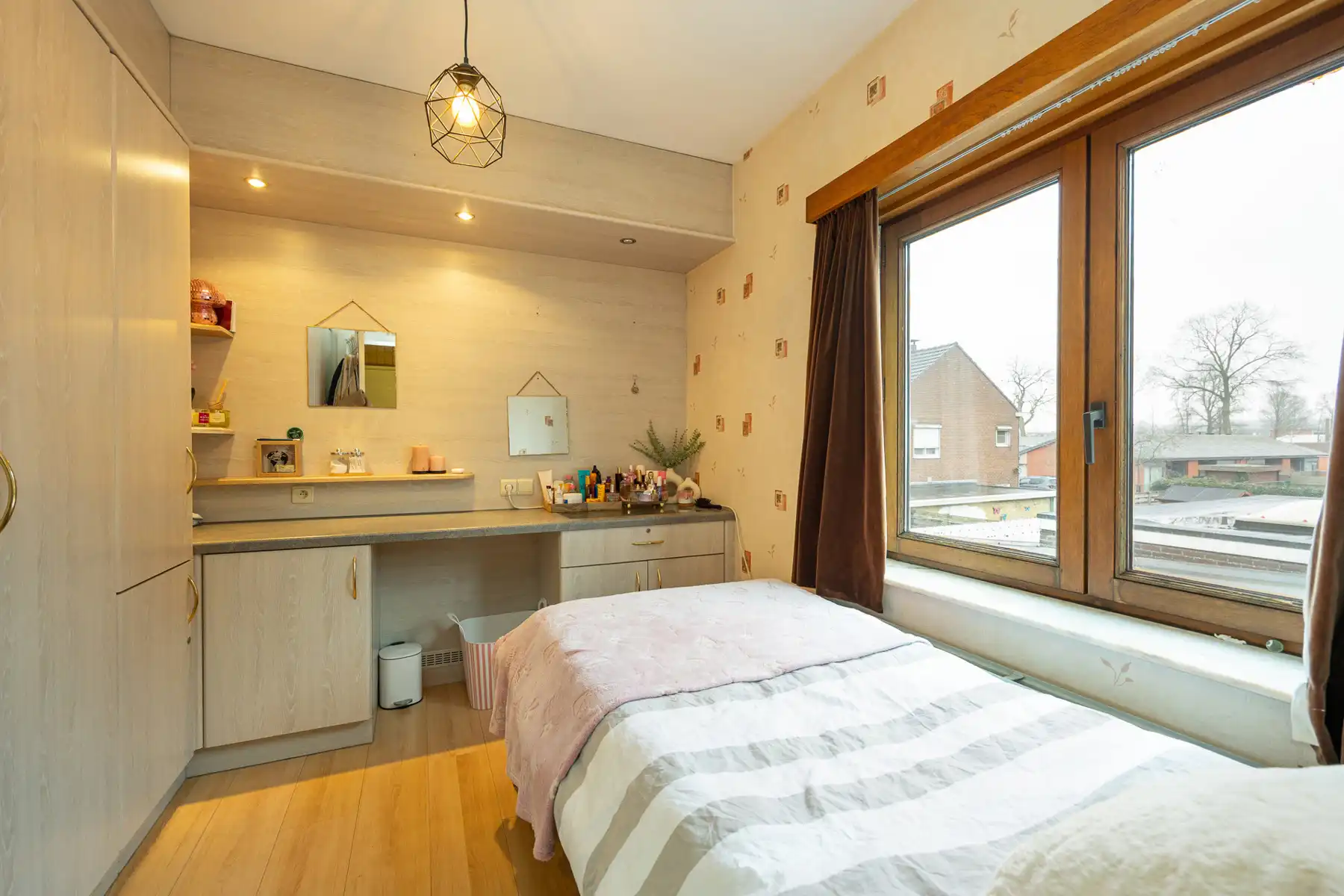 Charmante woning met drie slaapkamers. foto 17