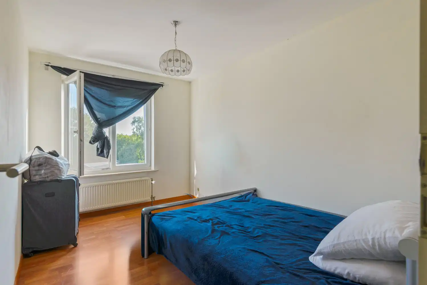 Instapklaar 2-slaapkamer appartement met royale garagebox en autostaanplaats! foto 12
