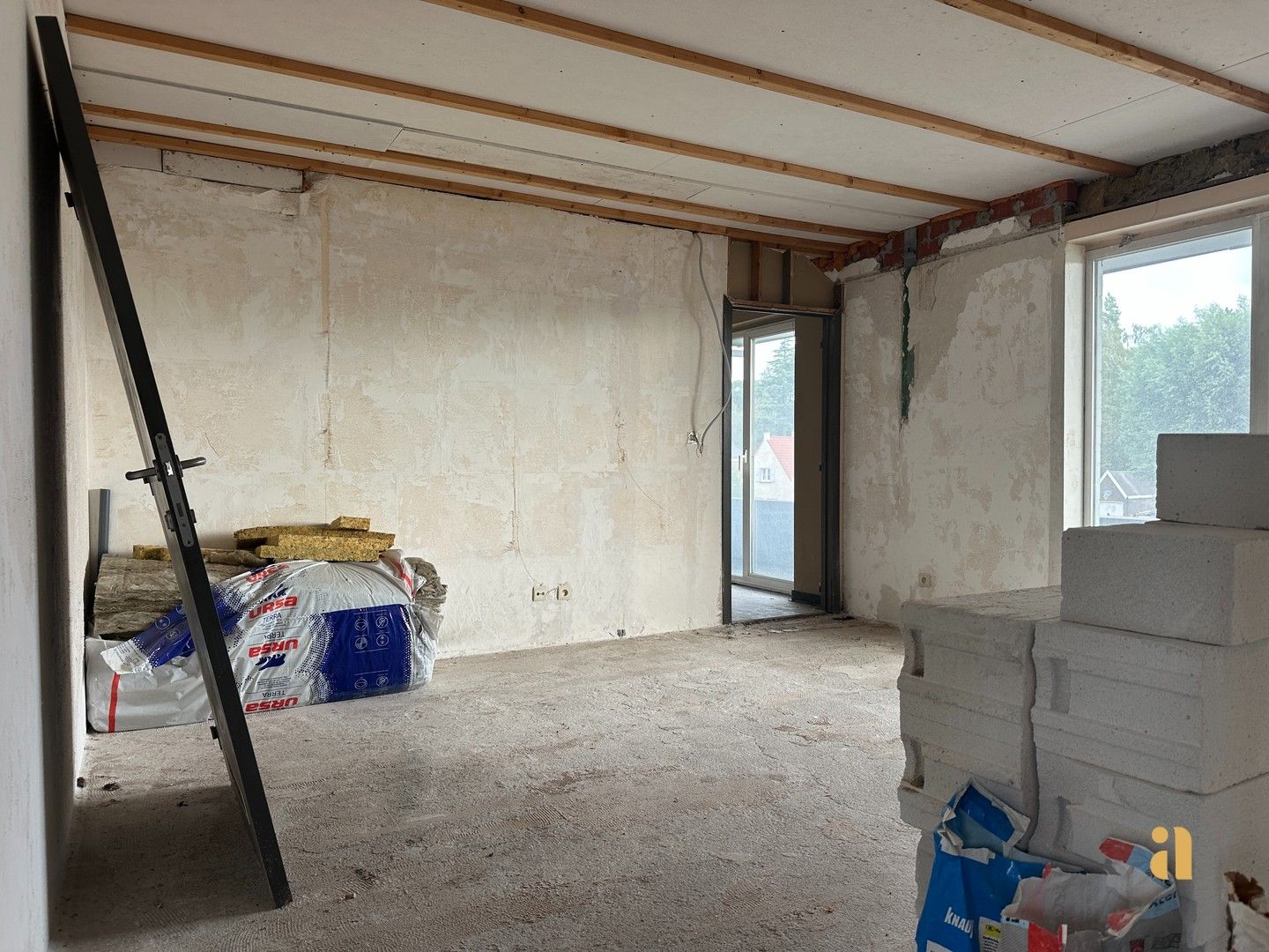 Creëer uw eigen thuis in dit lichtrijke casco appartement foto 8