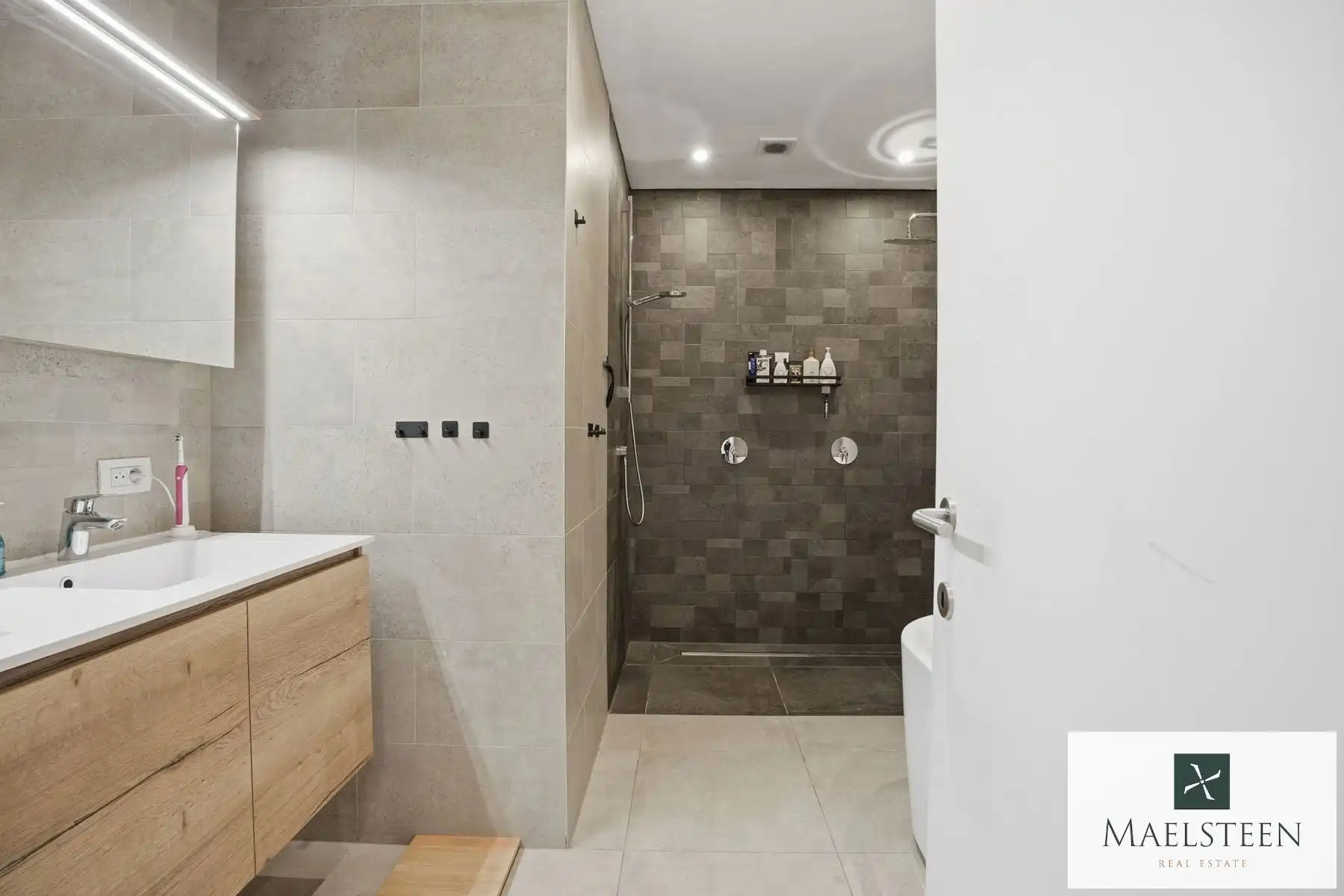 Ruime, instapklare stadswoning in de binnenstad van Brugge foto 25