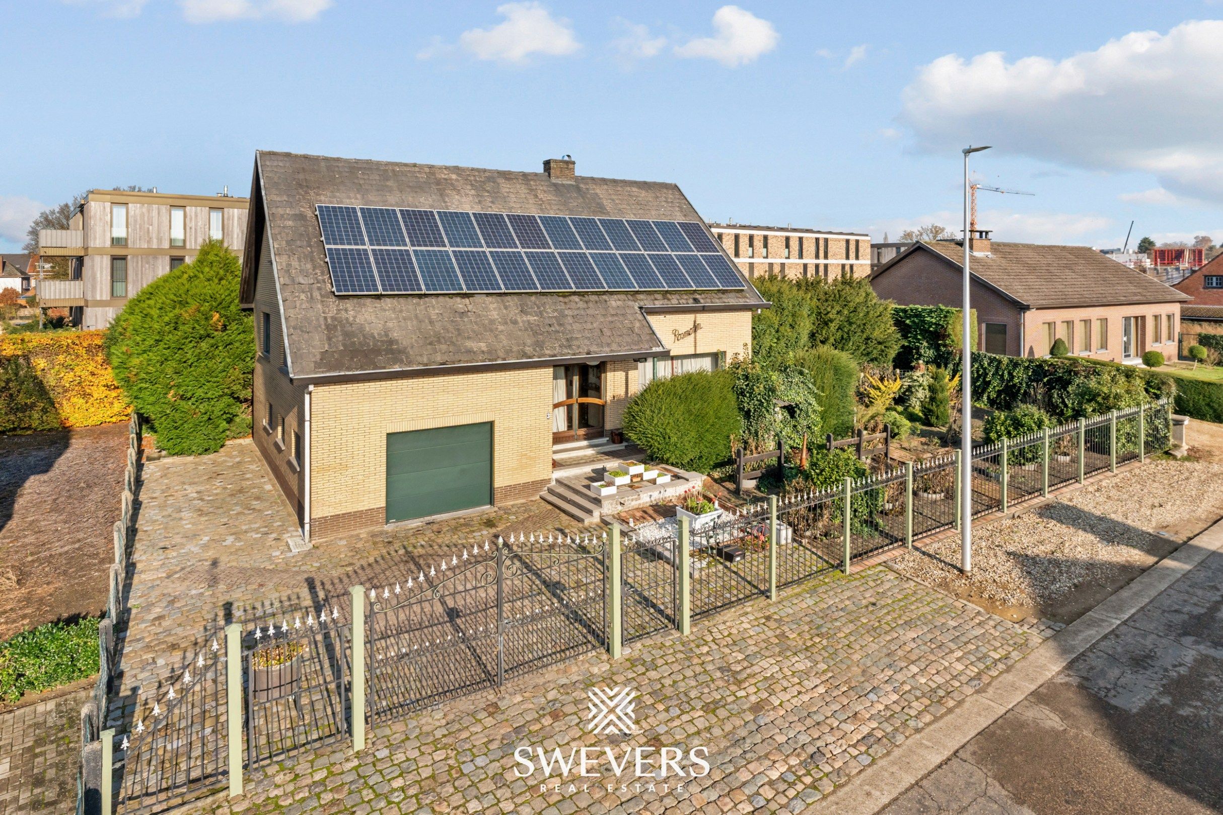 Hoofdfoto van de publicatie: Ruime, te renoveren woning op 7a60 in centrum-Zonhoven