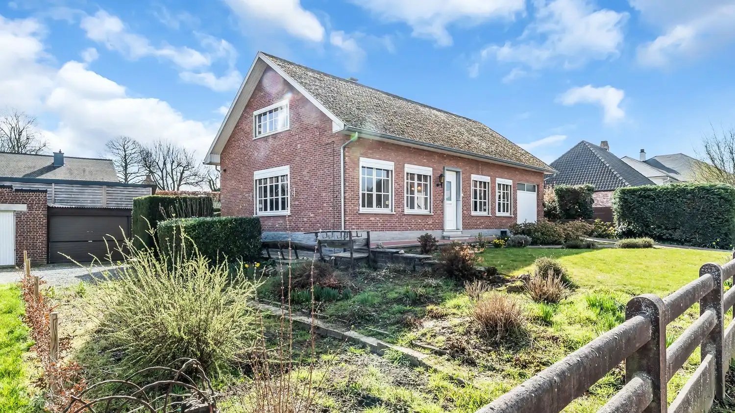 Woning met 3 slaapkamers gelegen in het centrum van Gingelom foto 2