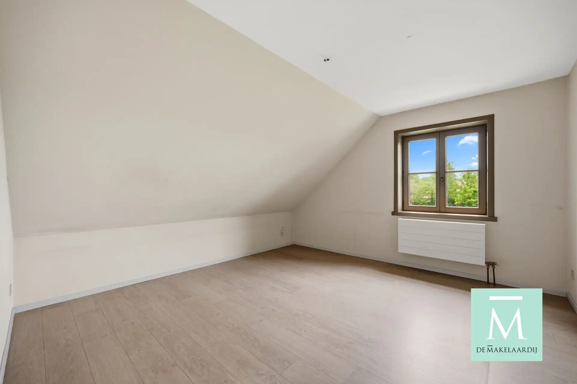 Ruime woning met 5 slaapkamers, garage en diepe tuin op toplocatie! foto 10