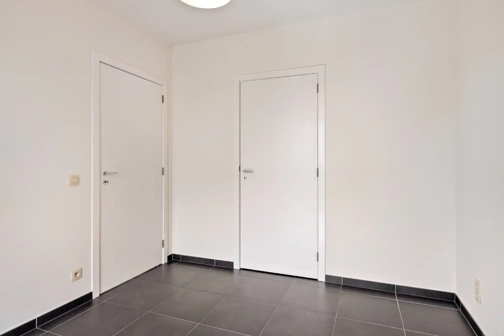 Rustig en zonnig gelegen appartement met 1 slpk en autostaanplaats in Herentals-centrum ! foto 9