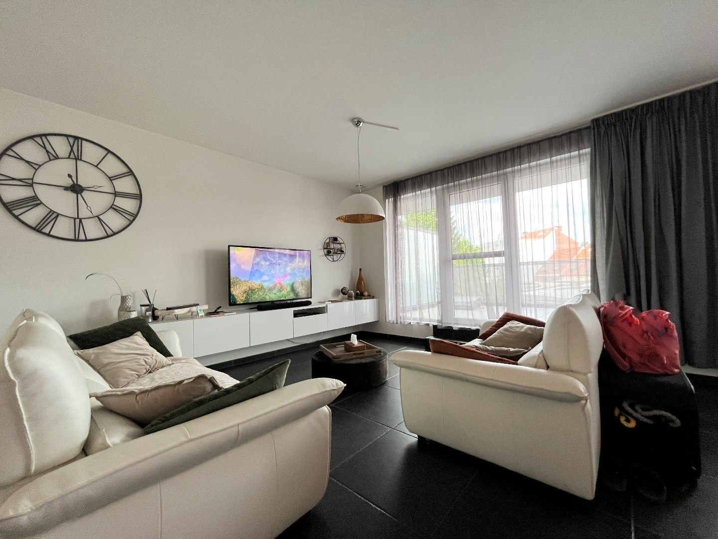 Comfortabel appartement met terras en garage foto 3