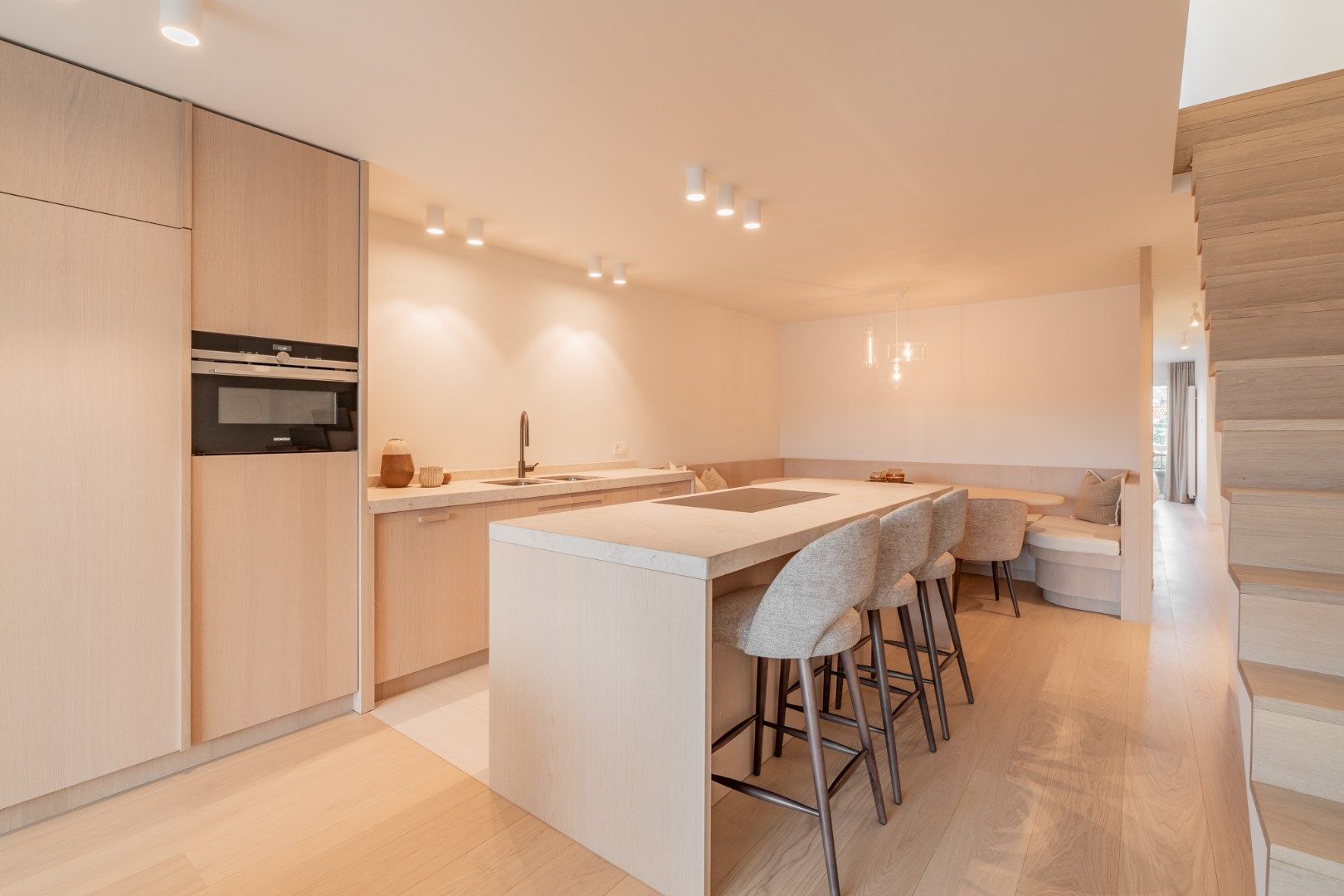 Luxueus gerenoveerde penthouse met groot zonneterras op wandelafstand van het Albertplein foto 6