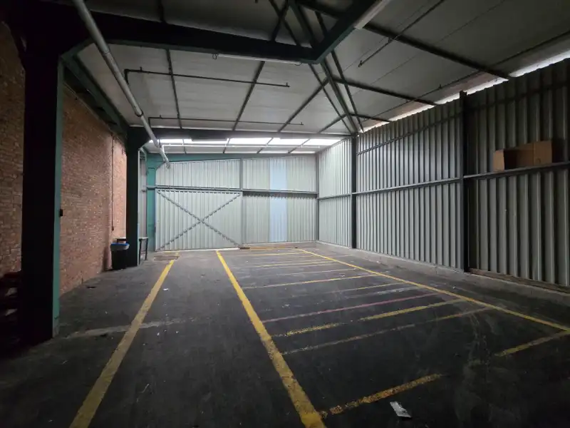 Magazijn te huur foto 5