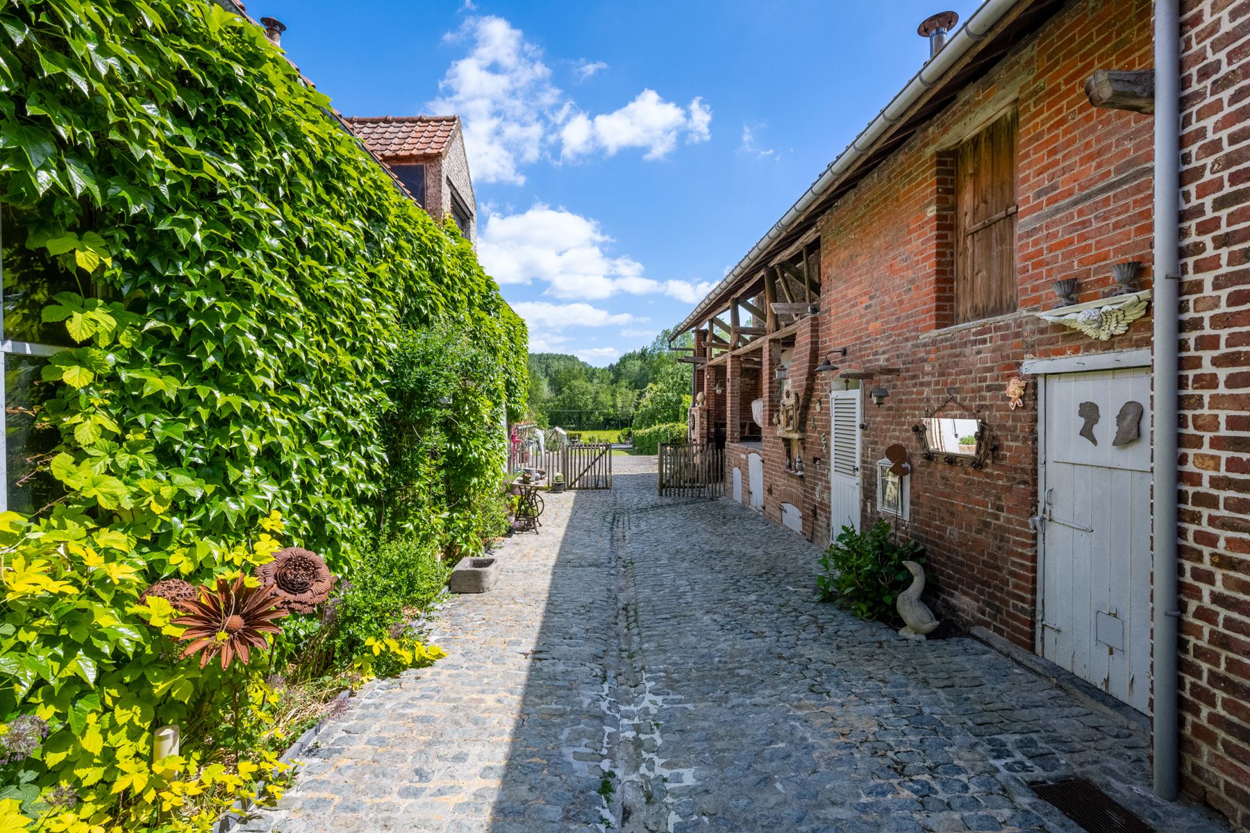 Karaktervolle woning te koop met 5 slaapkamers foto 6