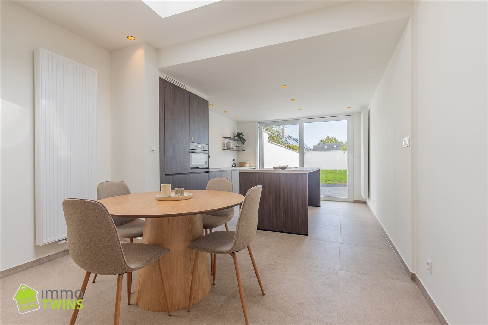 Totaal gerenoveerde, instapklare woning in hartje Beveren foto 7