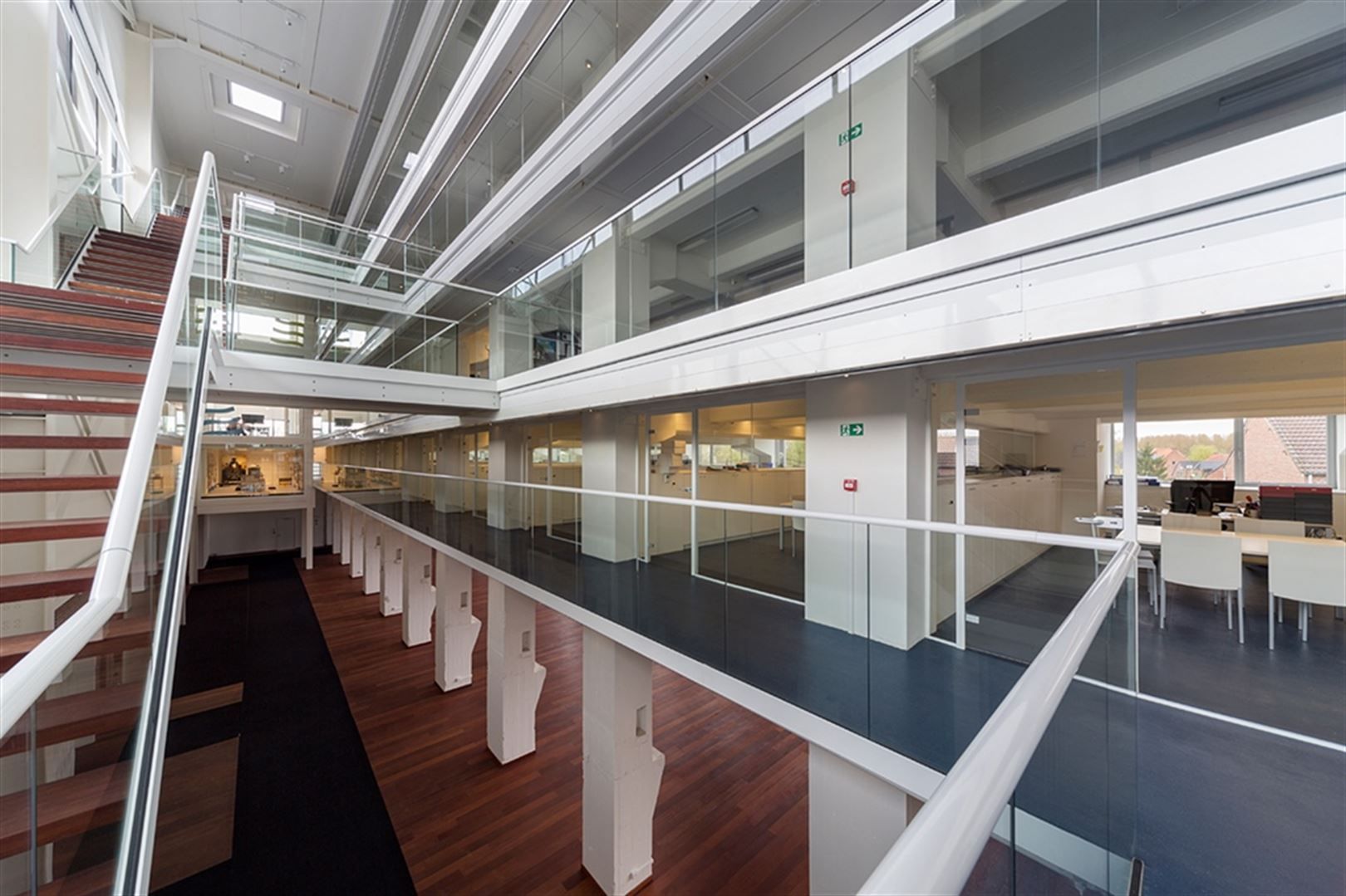 Kantoorgebouw foto 4