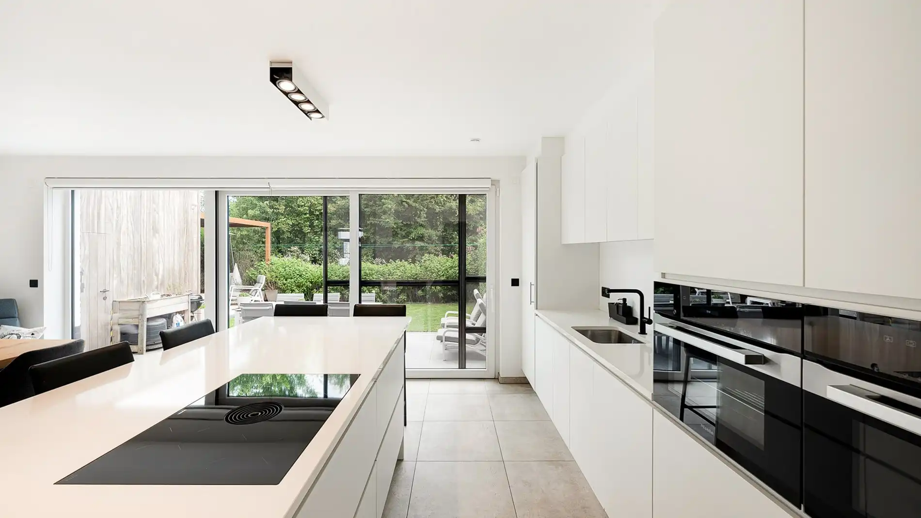 Recente woning met parking en tuin te Moerkerke-Damme foto 11