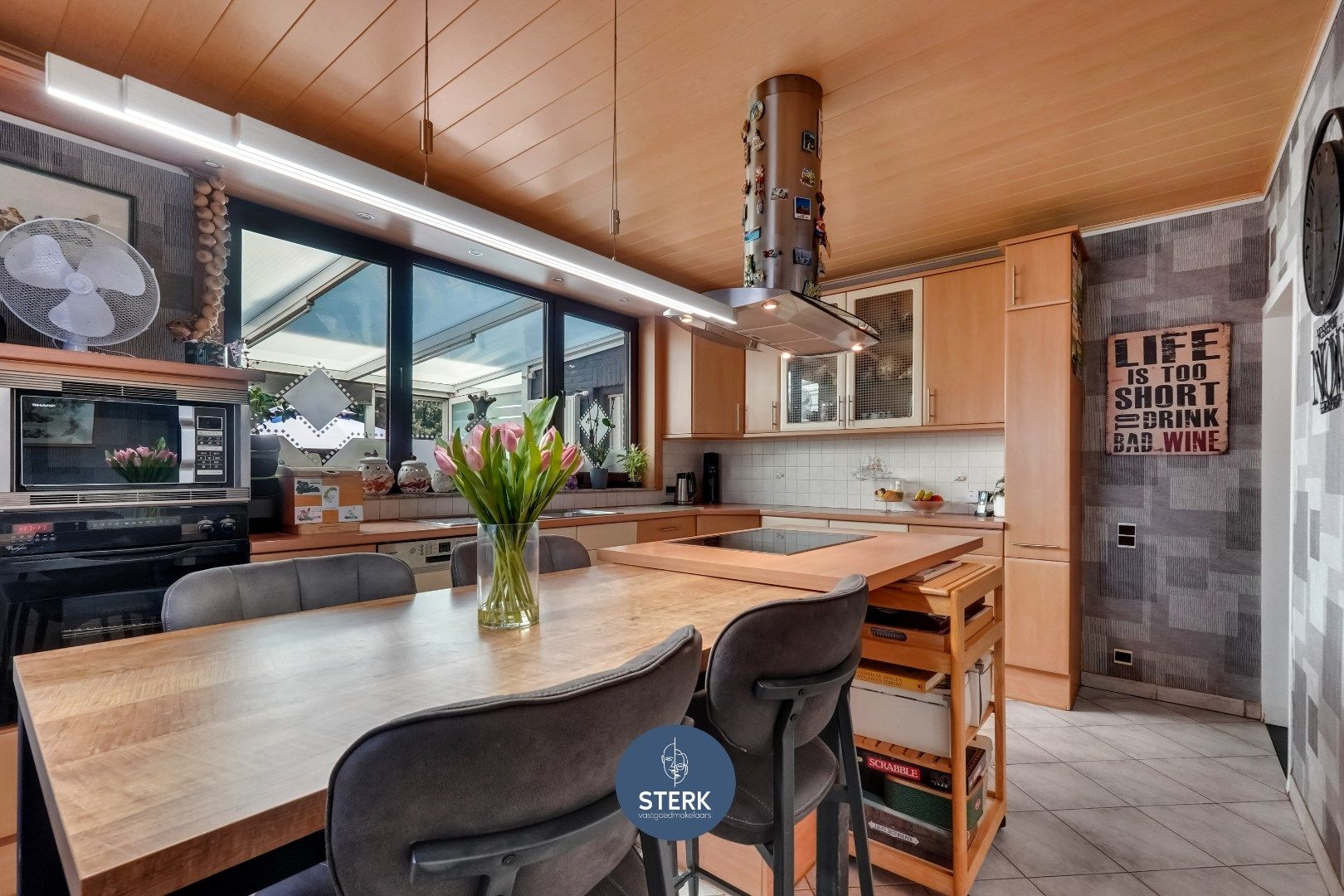 RUIME WONING MET COMMERCIËLE RUIMTE OP EEN CENTRALE LIGGING TE MAASMECHELEN !  foto 9