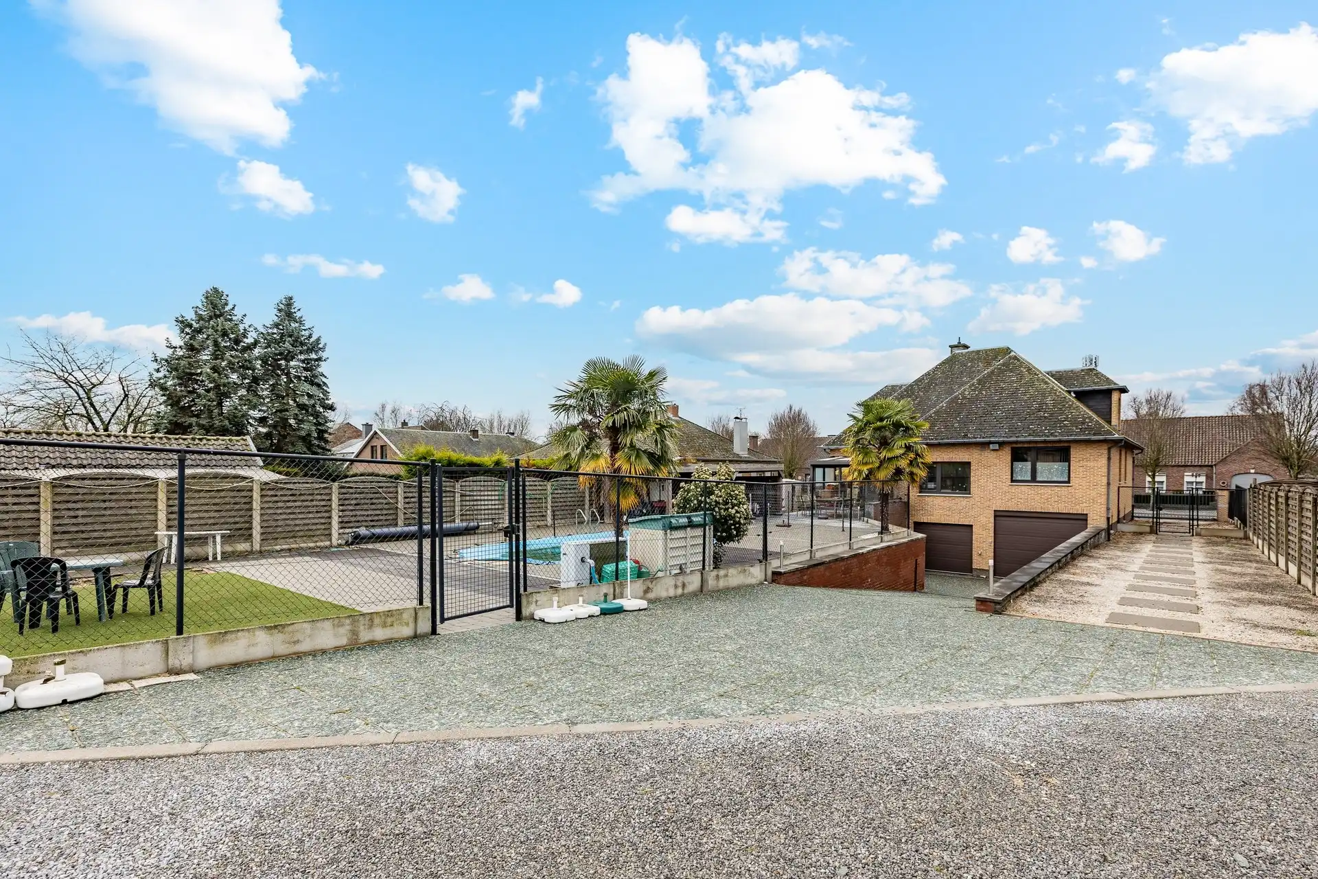 Charmante villa met zwembad op een mooi perceel van 942 m²  foto 2