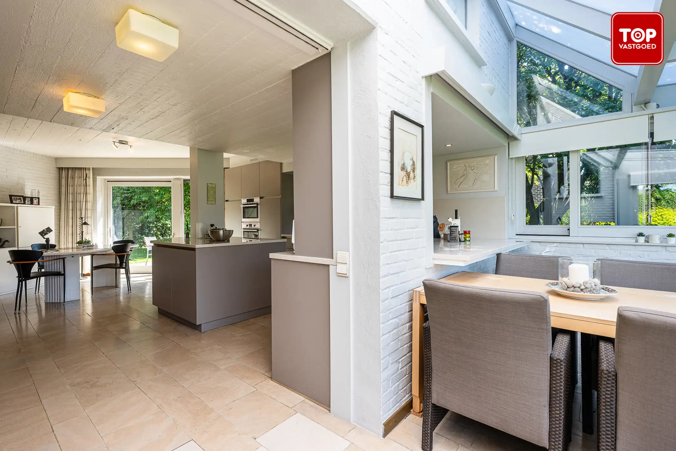 Architecturale woning met unieke split-level indeling op 659 m² in het groene Wondelgem foto 8