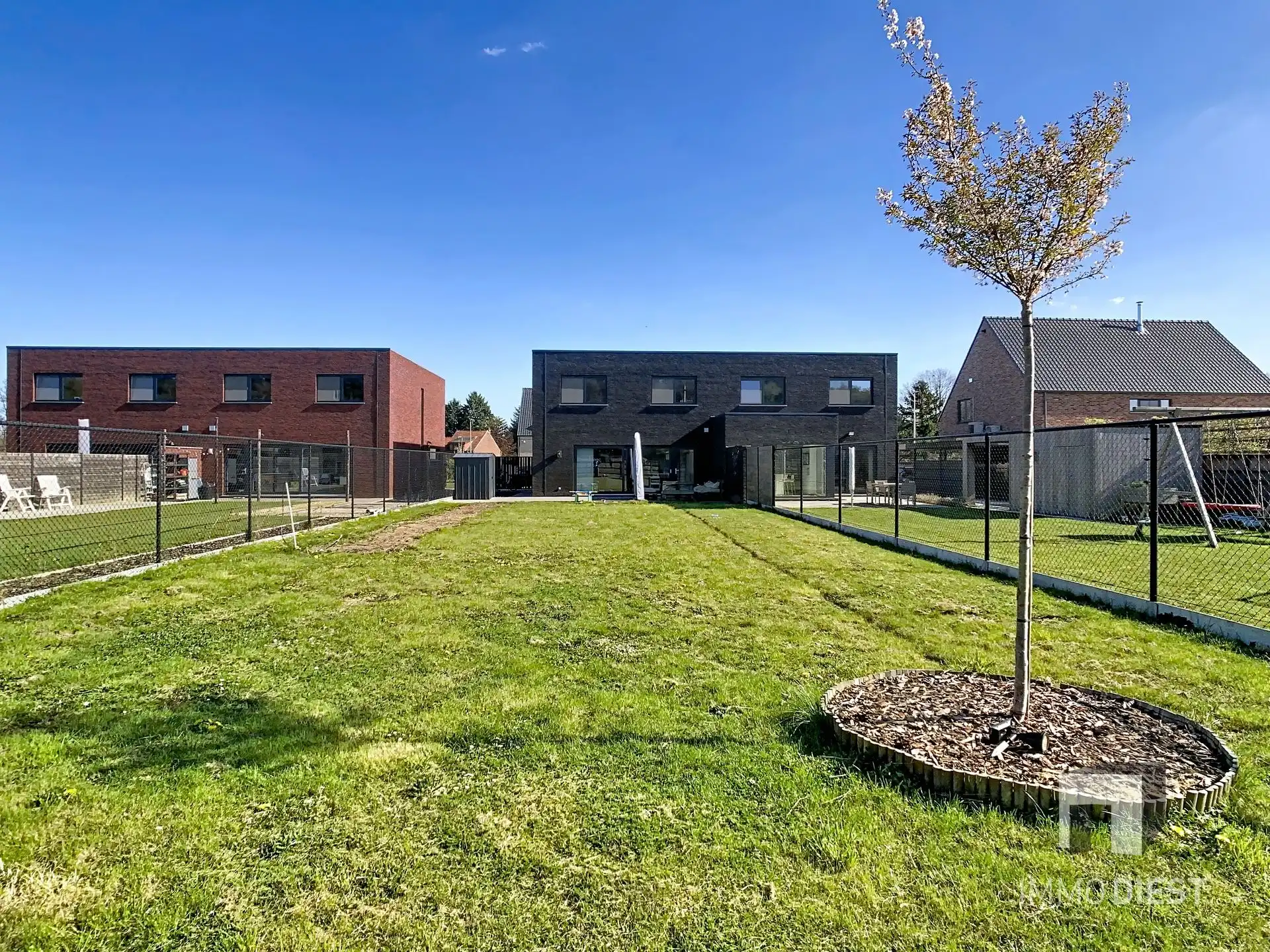 Quasi halfopen nieuwbouw met E-peil 22 foto 2