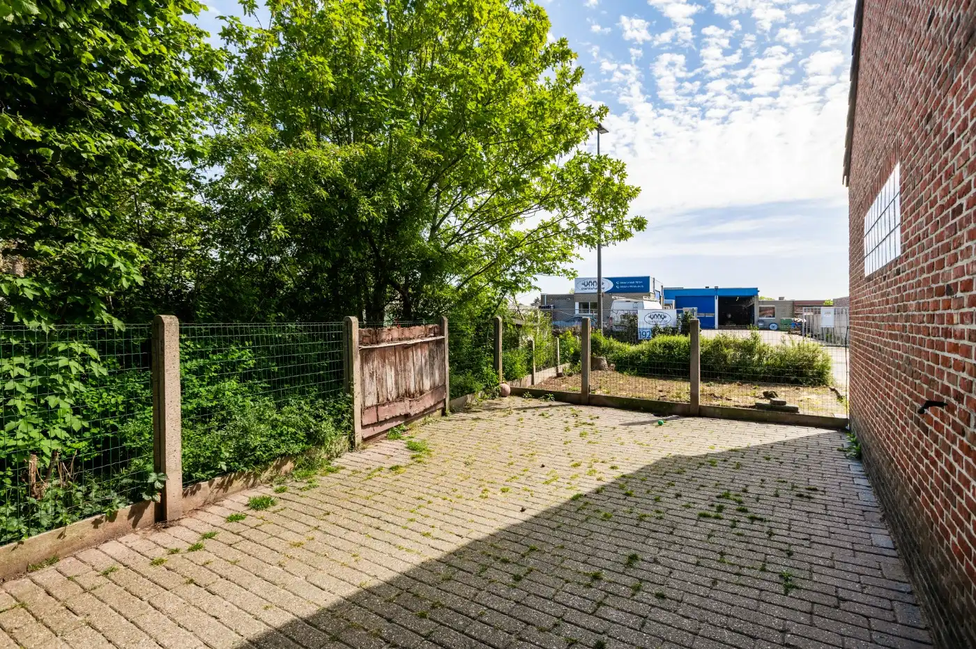 Charmante, te renoveren woning met ruime groene tuin foto 34