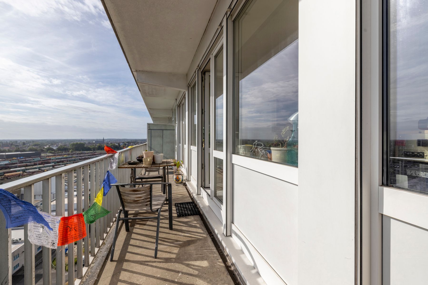 Vernieuwd appartement met 2 slaapkamers en terras foto 13