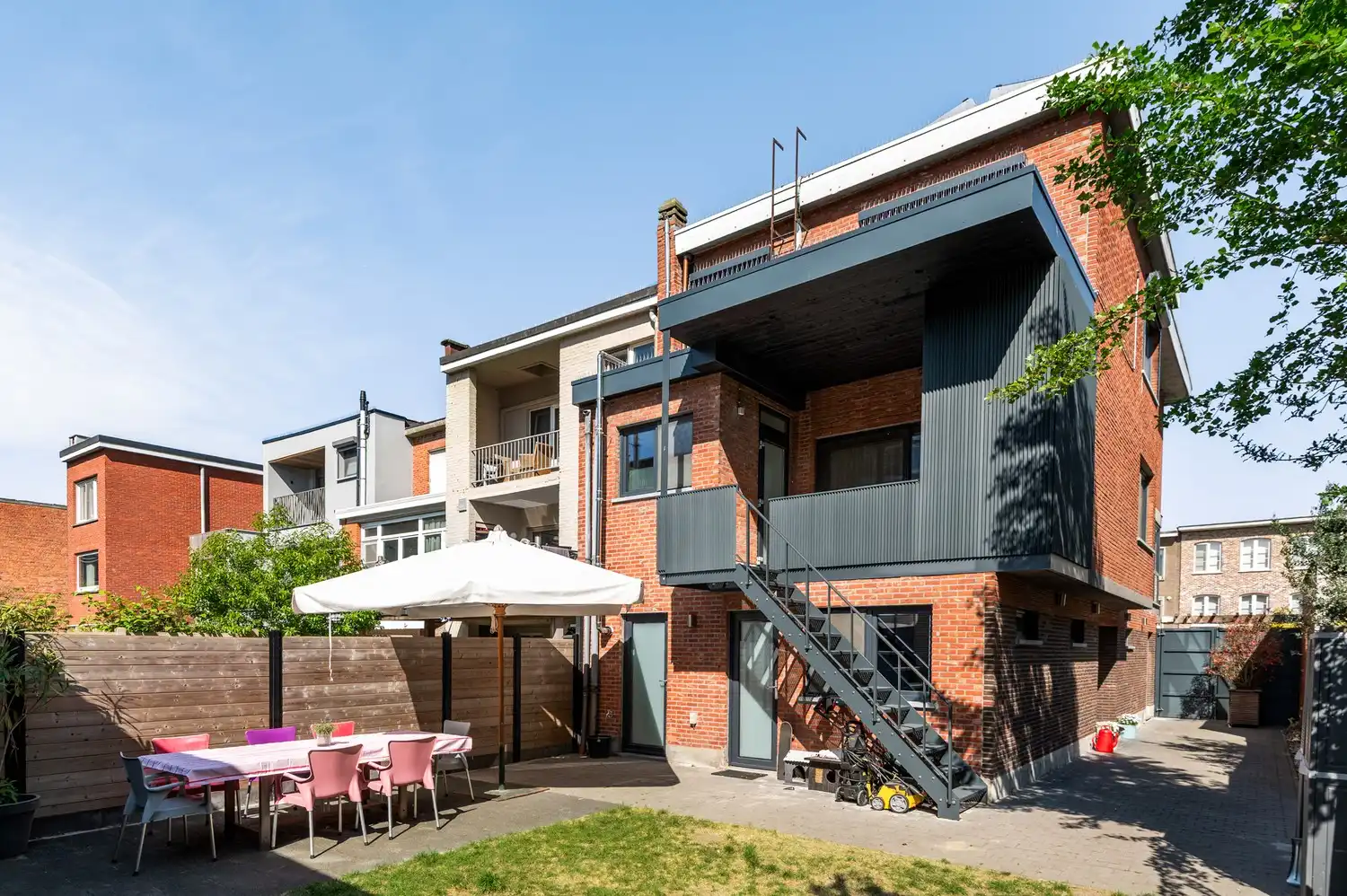 Halfopen huis met 4 slaapkamers, tuin en garage foto 17