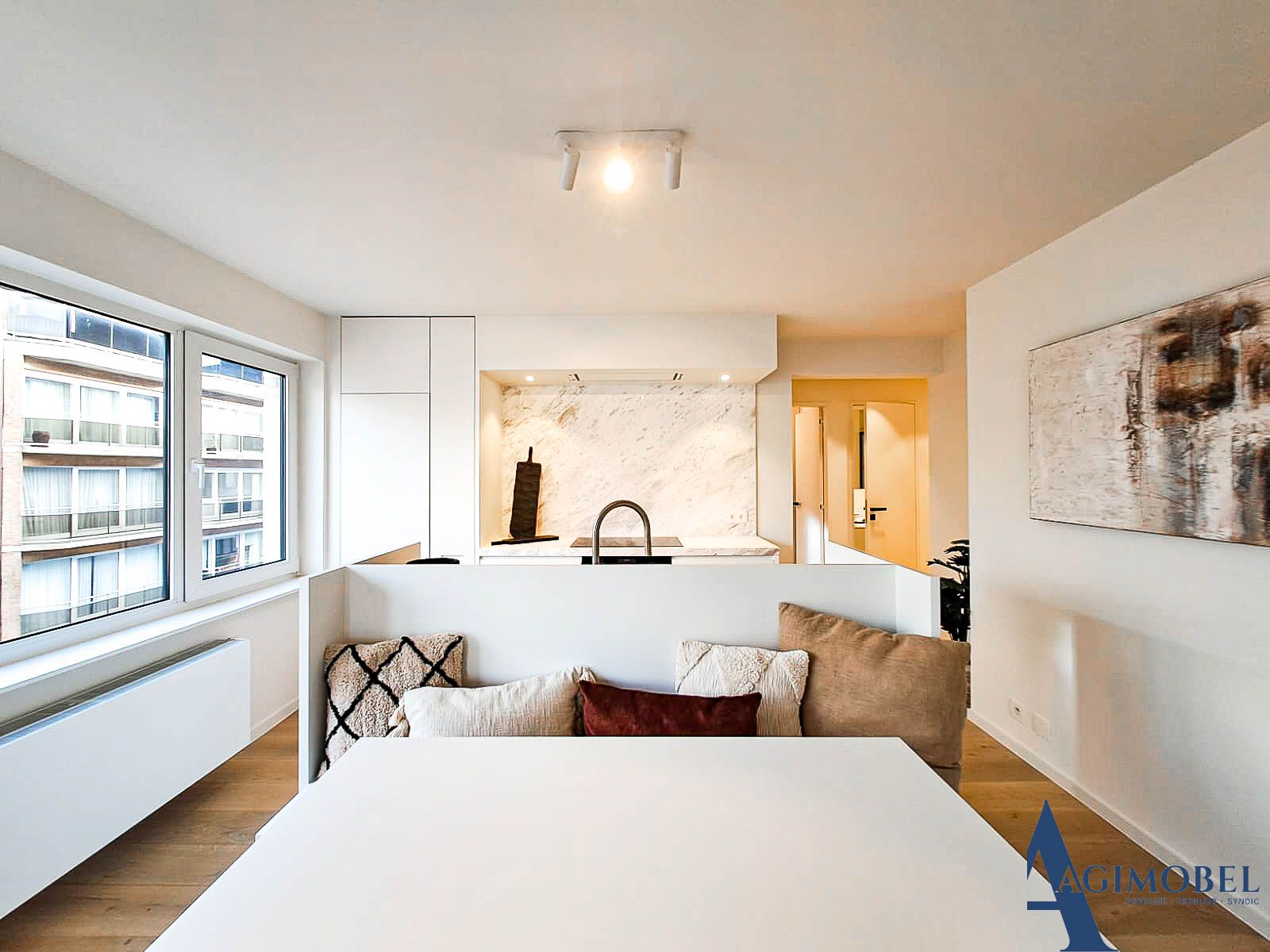 Hypermodern  hoek appartement met twee slaapkamers foto {{pictureIndex}}