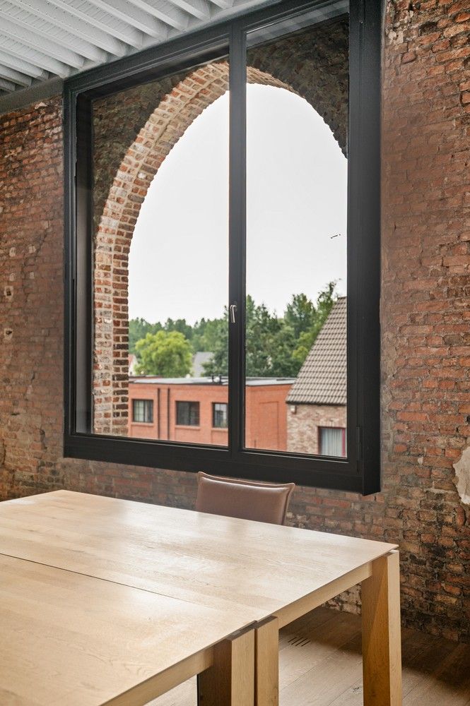 Inspirerend kantoor van ca. 140 m² te huur in het project Kanaal van Axel Vervoordt foto 4
