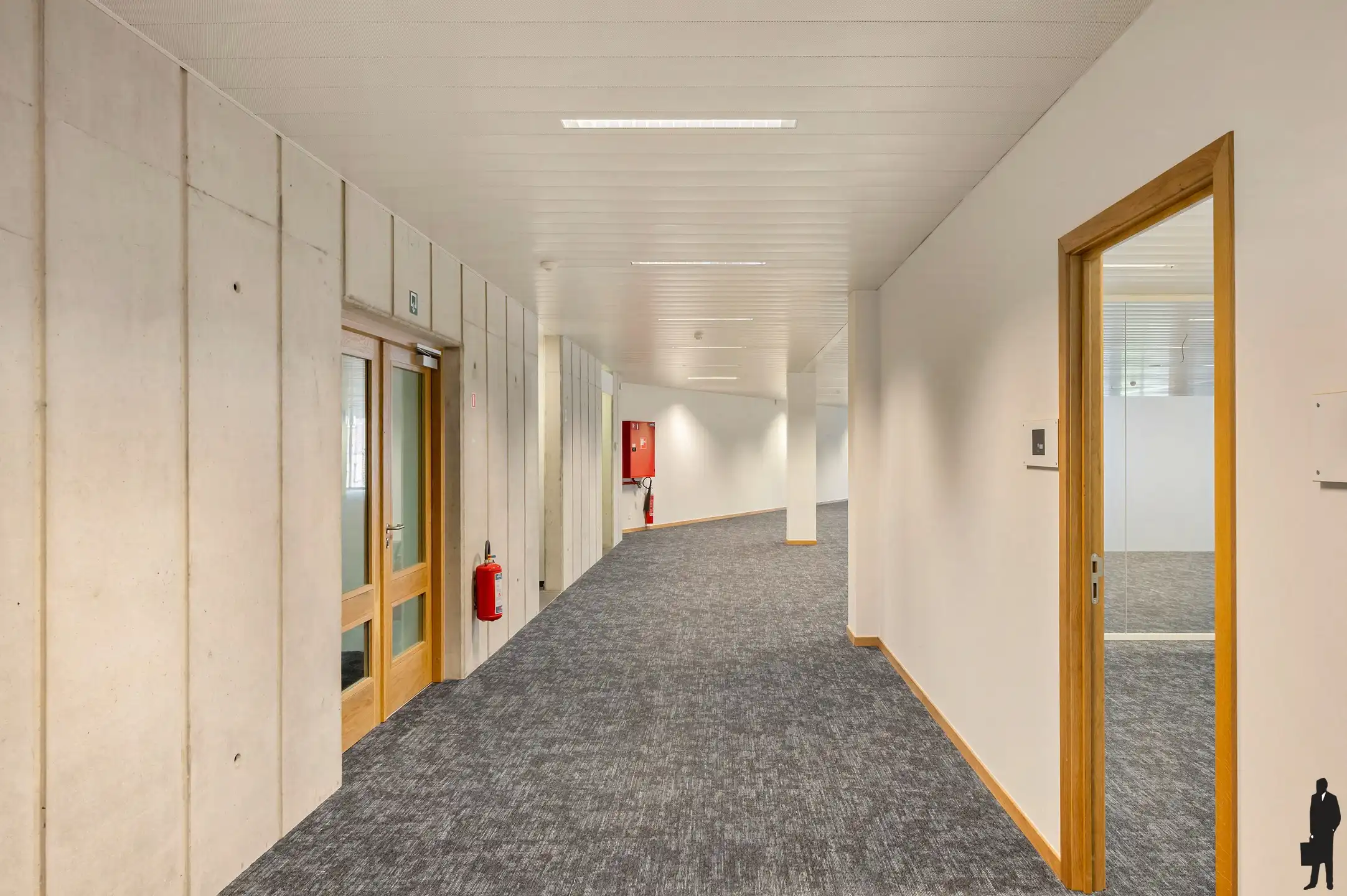 4 gerenoveerde kantoorruimtes (geheel of gedeeltelijk te huren) in een karaktervolle geklasseerde herenwoning met uitstekende bereikbaarheid en ruime parkeervoorzieningen. foto 9