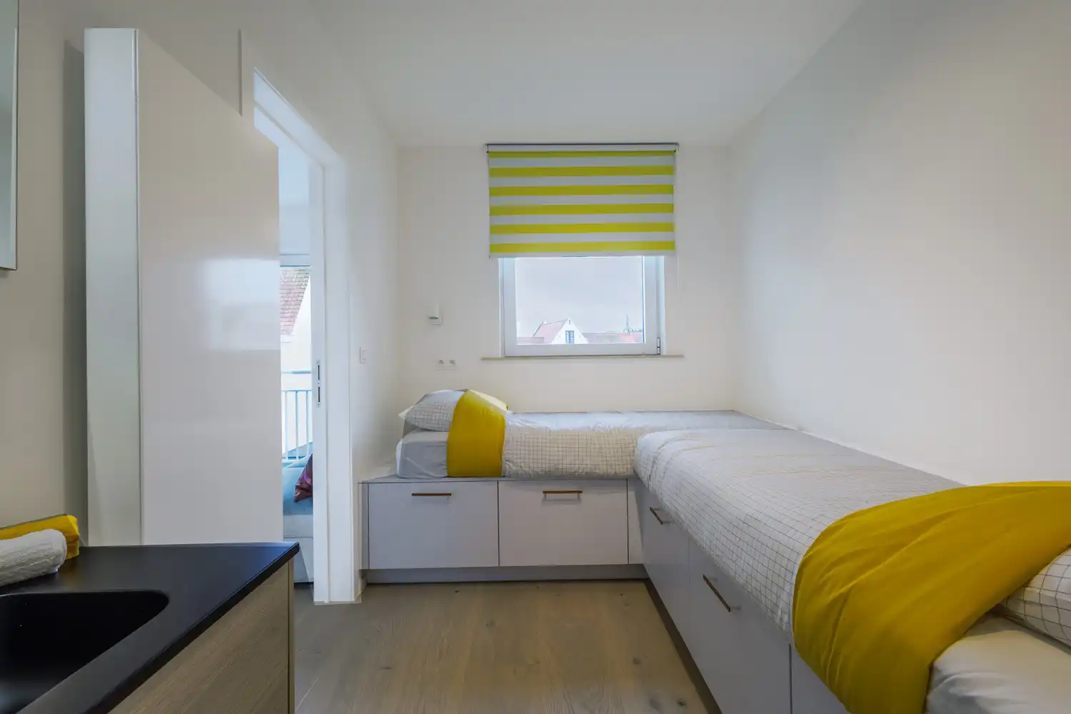 Volledig gerenoveerd lichtrijk appartement in rustig gelgen villa residentie te Duinbergen foto 16