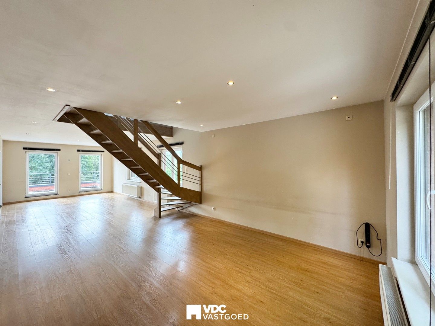 Zeer mooi en ruim duplex-appartement met 4 slaapkamers en groot terras in groene omgeving foto 4