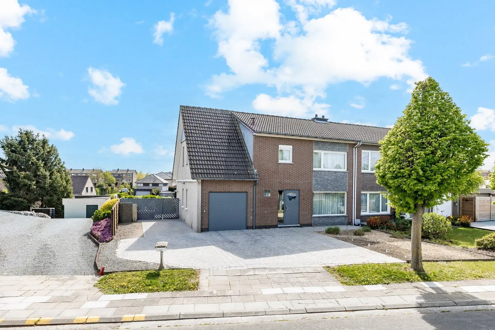 Zeer mooie halfopen bebouwing in rustige woonwijk te Welle foto {{pictureIndex}}