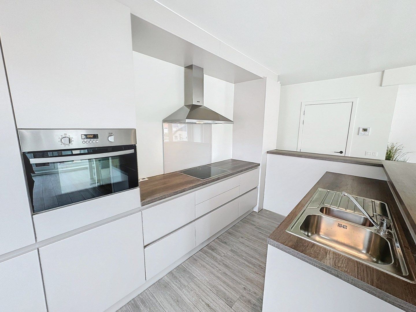 Ruim en modern appartement met 2 slaapkamers vlakbij het station in Knokke-Heist foto 3