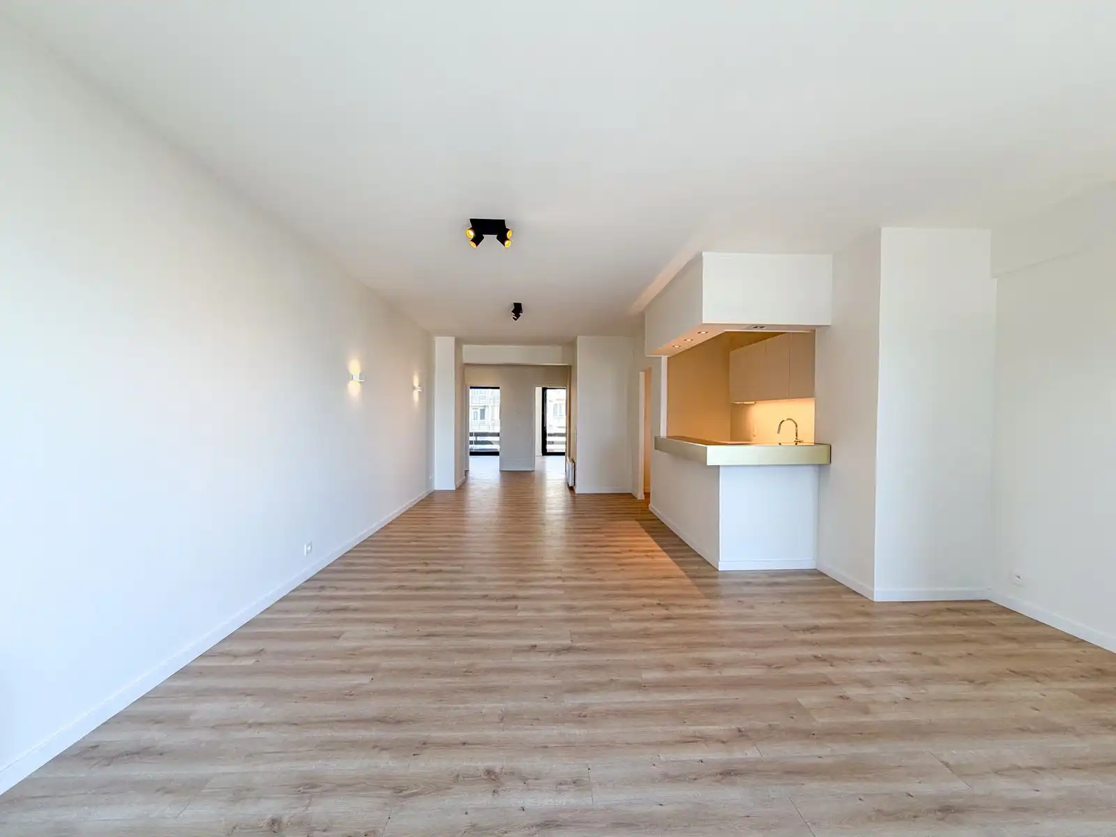 Zonnig 2-slaapkamer appartement op de 7de verdieping in het hart van Oostende, pal aan zee! foto 2