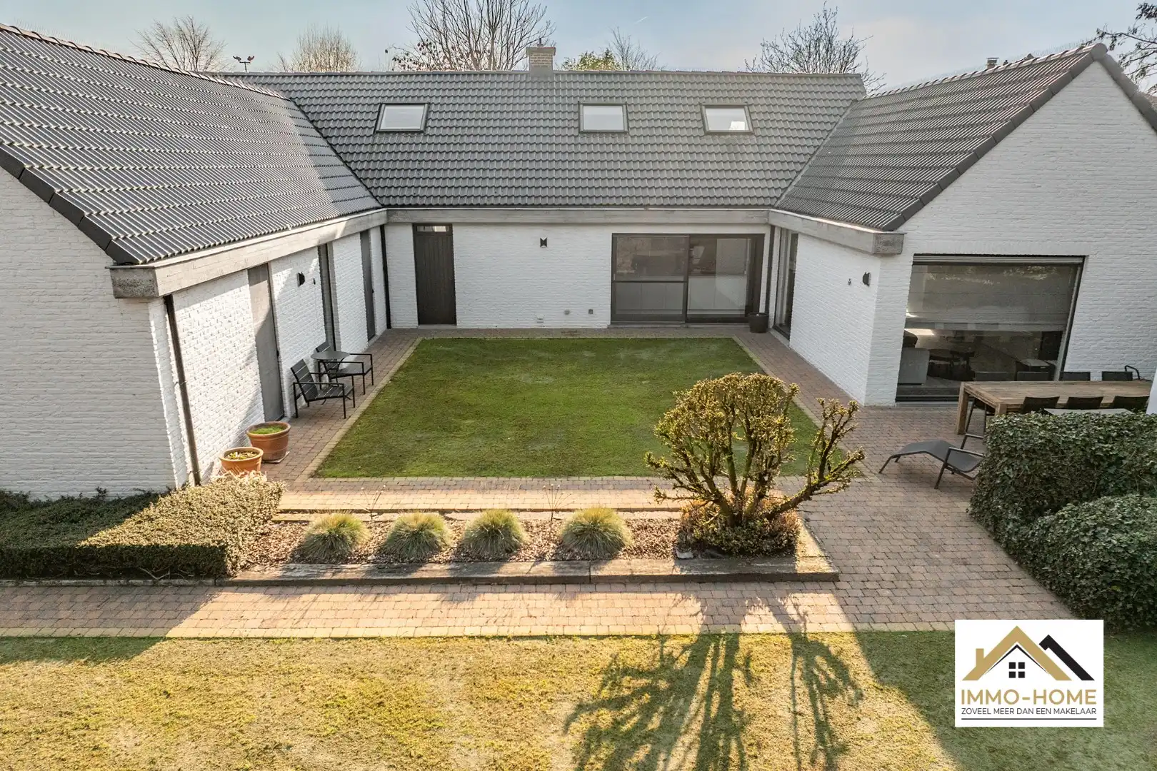 Zeer ruime gerenoveerde villa op prachtige ligging foto 4