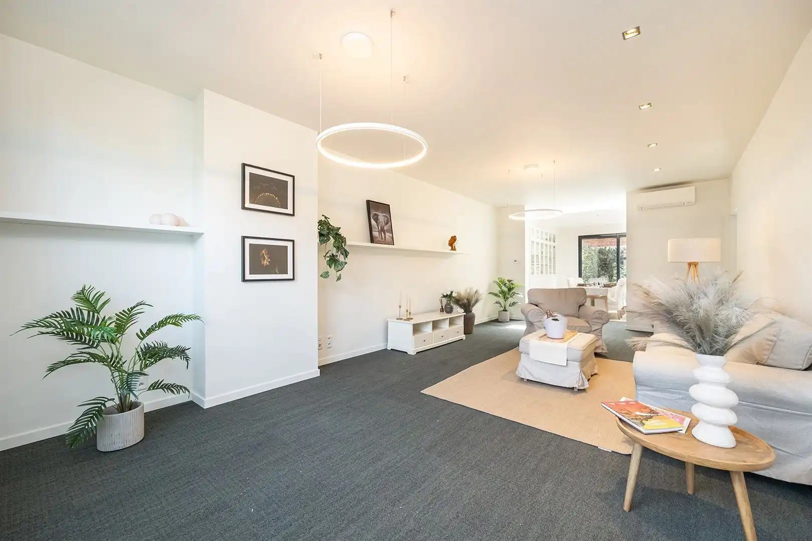 Instapklare herenwoning met privéparking, zonnepanelen en zuidgerichte patio foto 5