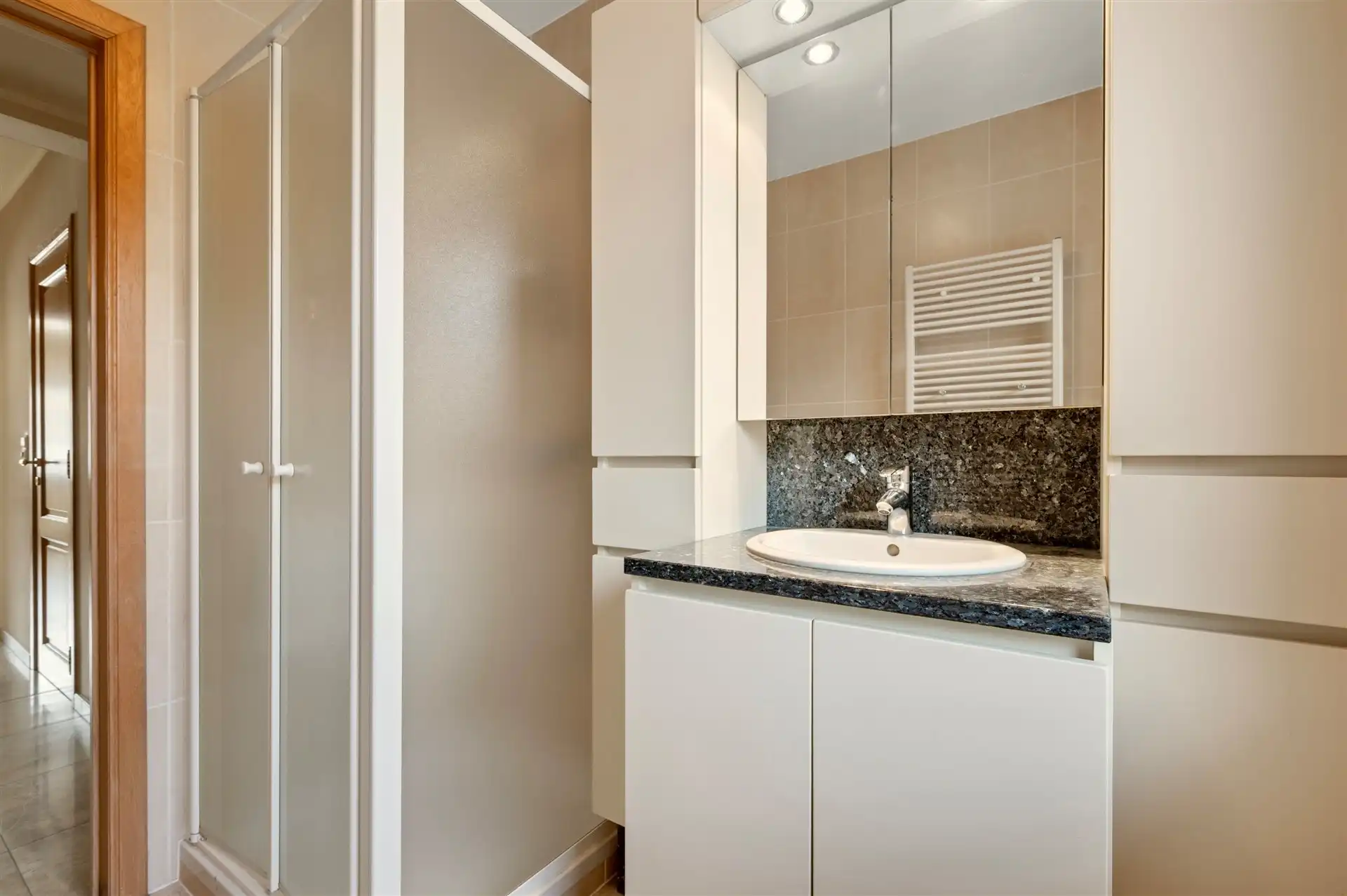 Uiterst centraal gelegen appartement met 2 slpks foto 15