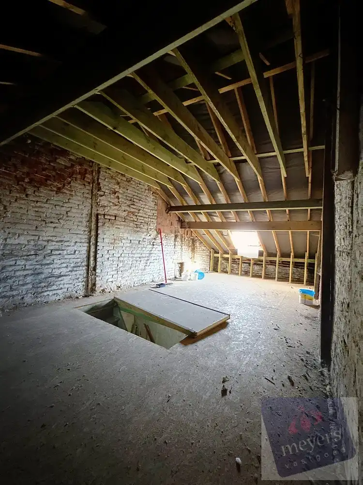 Handelshuis met woonst en renovatiepotentieel in Sint-Truiden foto 17