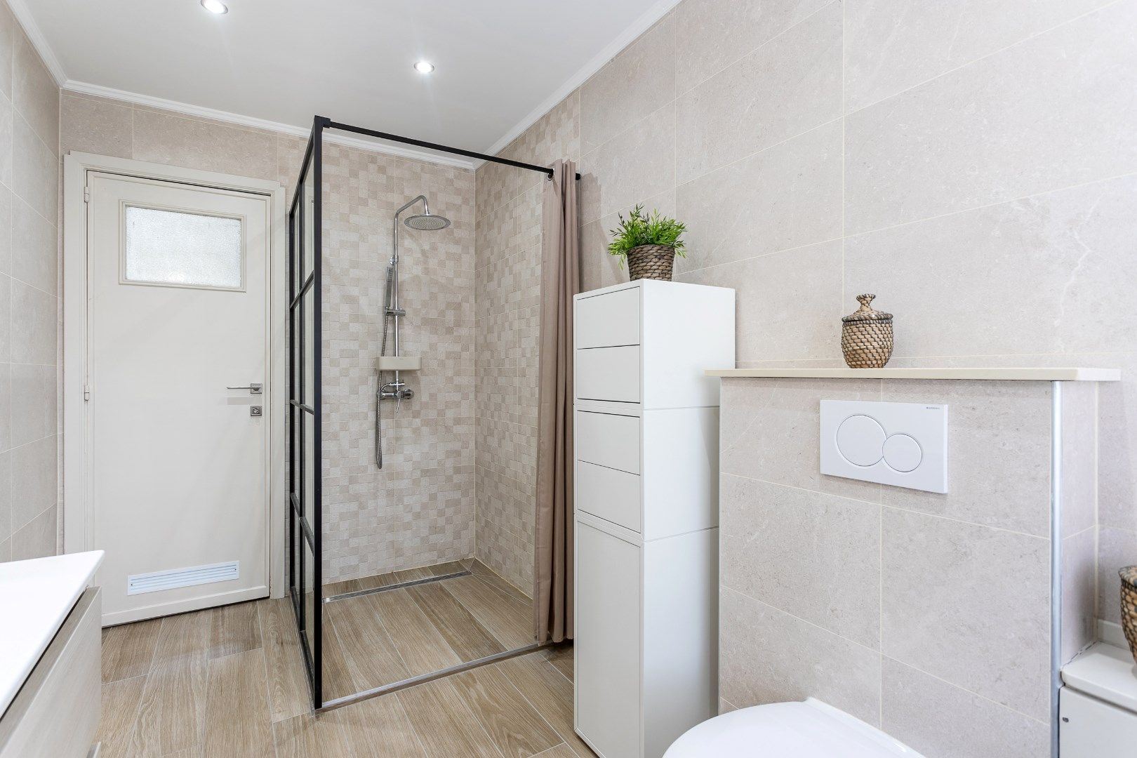 Instapklare woning te Dworp met 5 slkp., garage en tuin foto 15