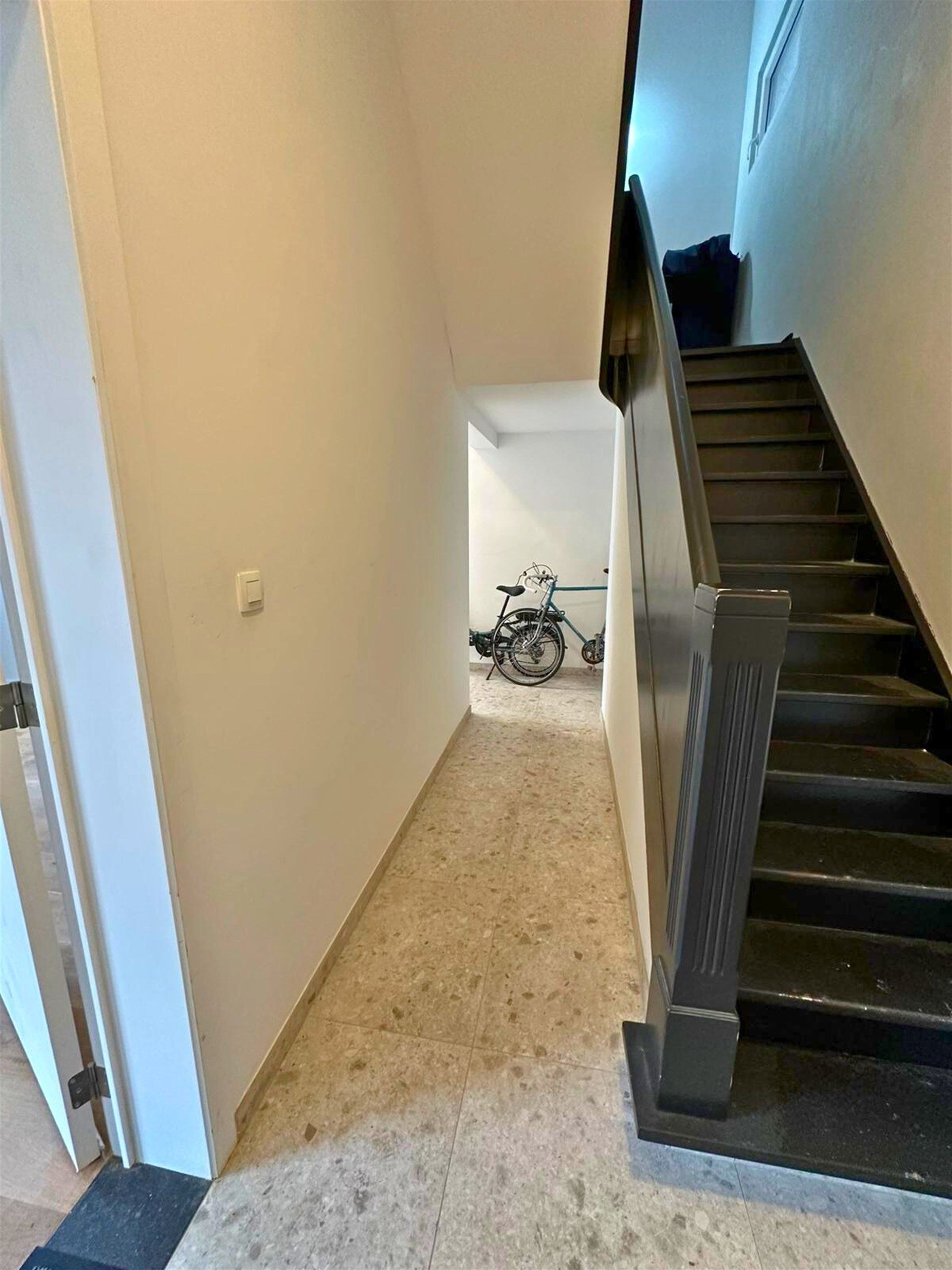 Volledig gerenoveerd gelijkvloers appartement met 2 slaapkamers  te huur in Merksem foto 13