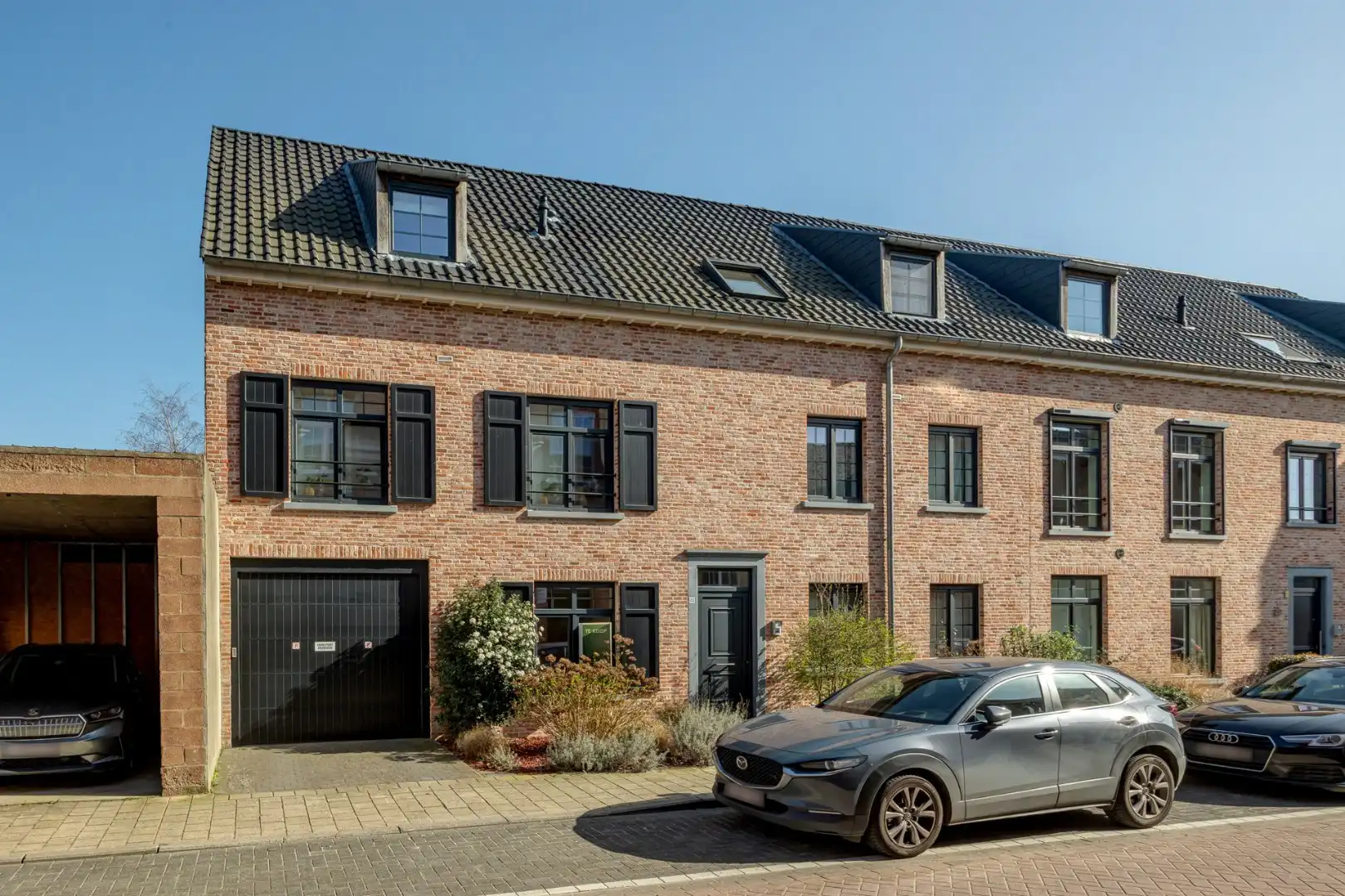 Energiezuinig gelijkvloers appartement met carport in het centrum van Broechem foto 2