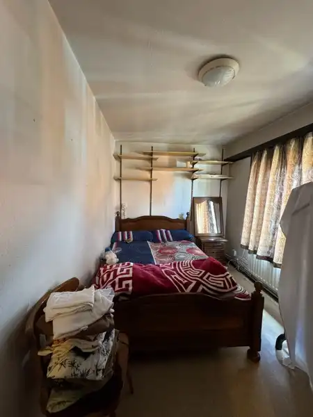 Halfopen gezinswoning met 3 slaapkamers en een grote tuin. foto 23