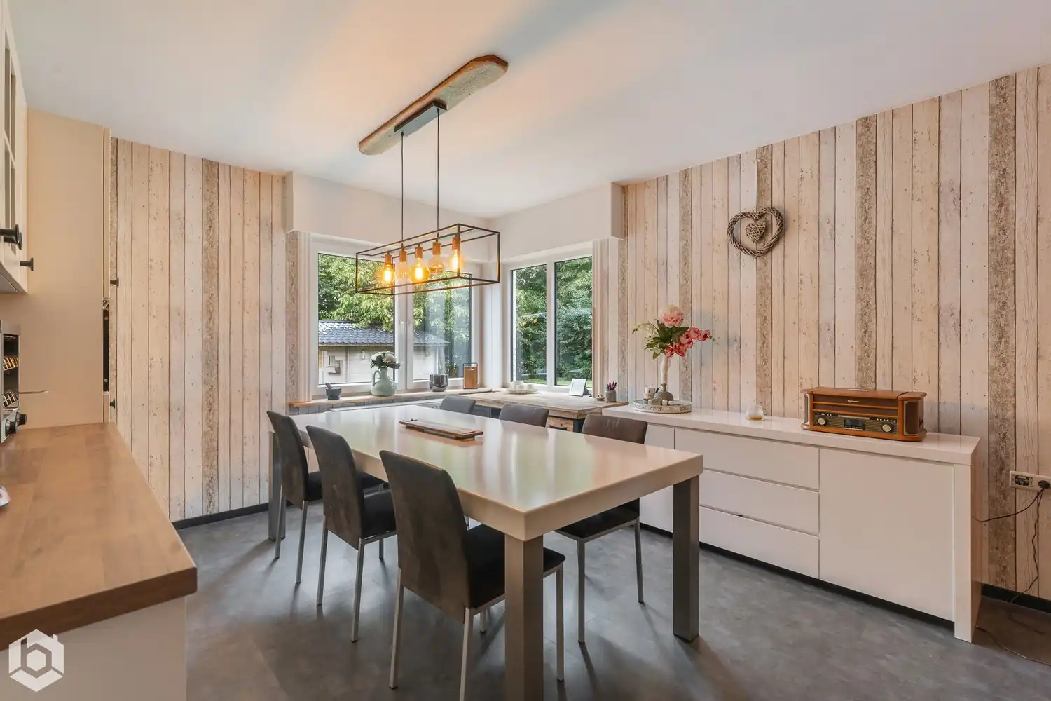 Prachtige gerenoveerde ruime woning in een groen kader foto 6
