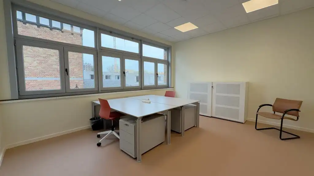 Volledig gerenoveerde kantoren in kleinschalig business center in Gent foto 11