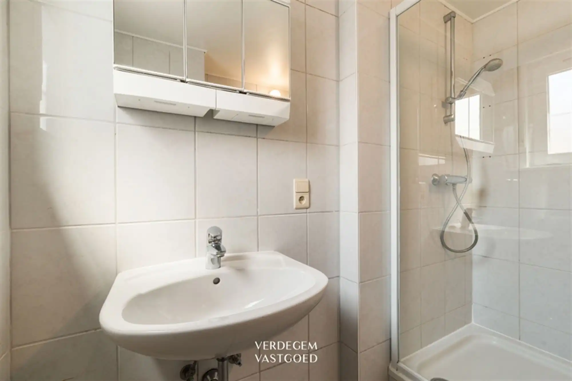 Opbrengsteigendom met 2 appartementen en 4 garages in het centrum van Sleidinge  foto 23