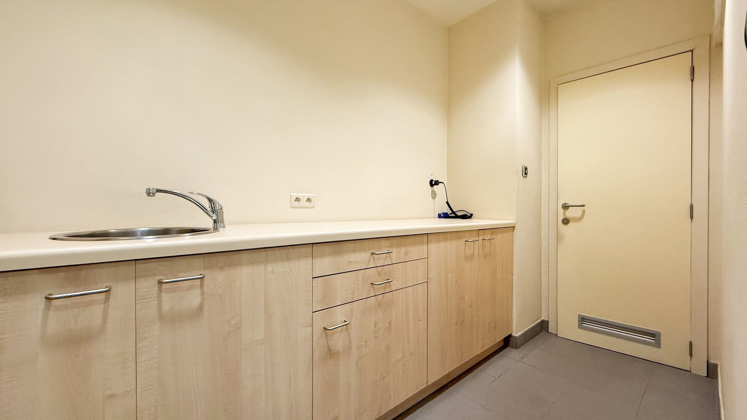 Instapklare kantoorruimte op toplocatie te Heusden!  foto 35