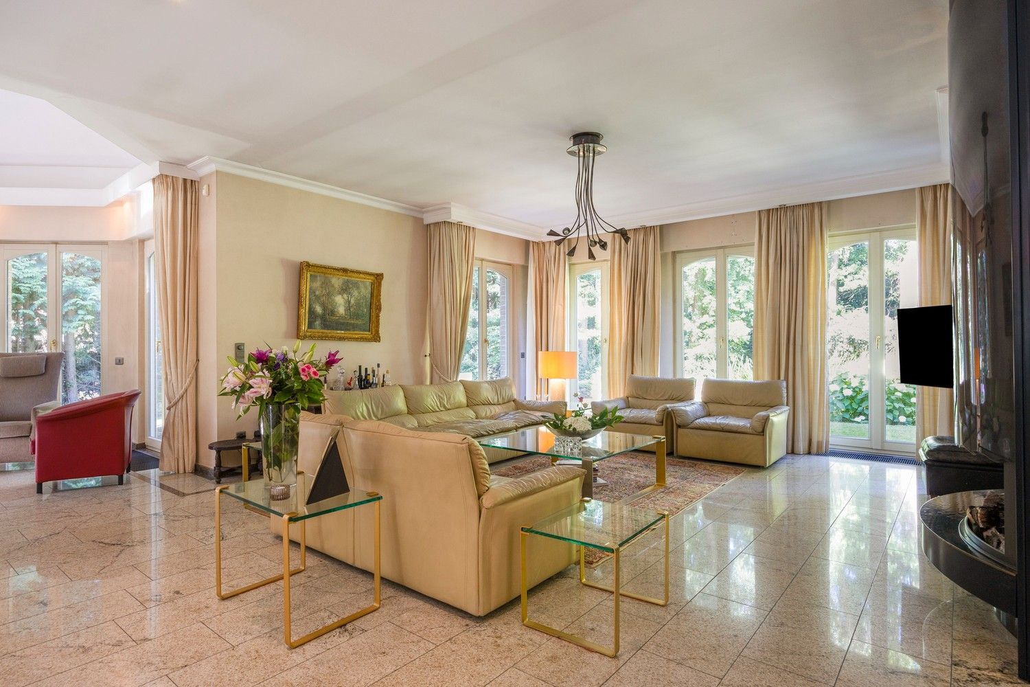 Exclusieve, royale villa in prestigieuze villawijk te Maasmechelen foto 12