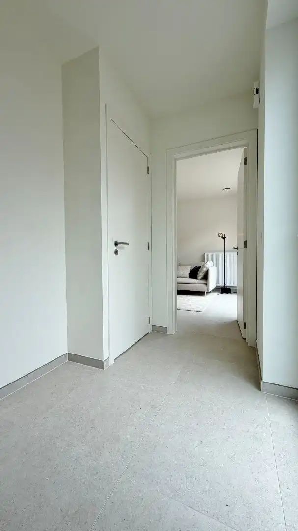 Energiezuinige instapklare halfopen bebouwing, rustig en heel centraal gelegen ( 6% BTW )  foto 3