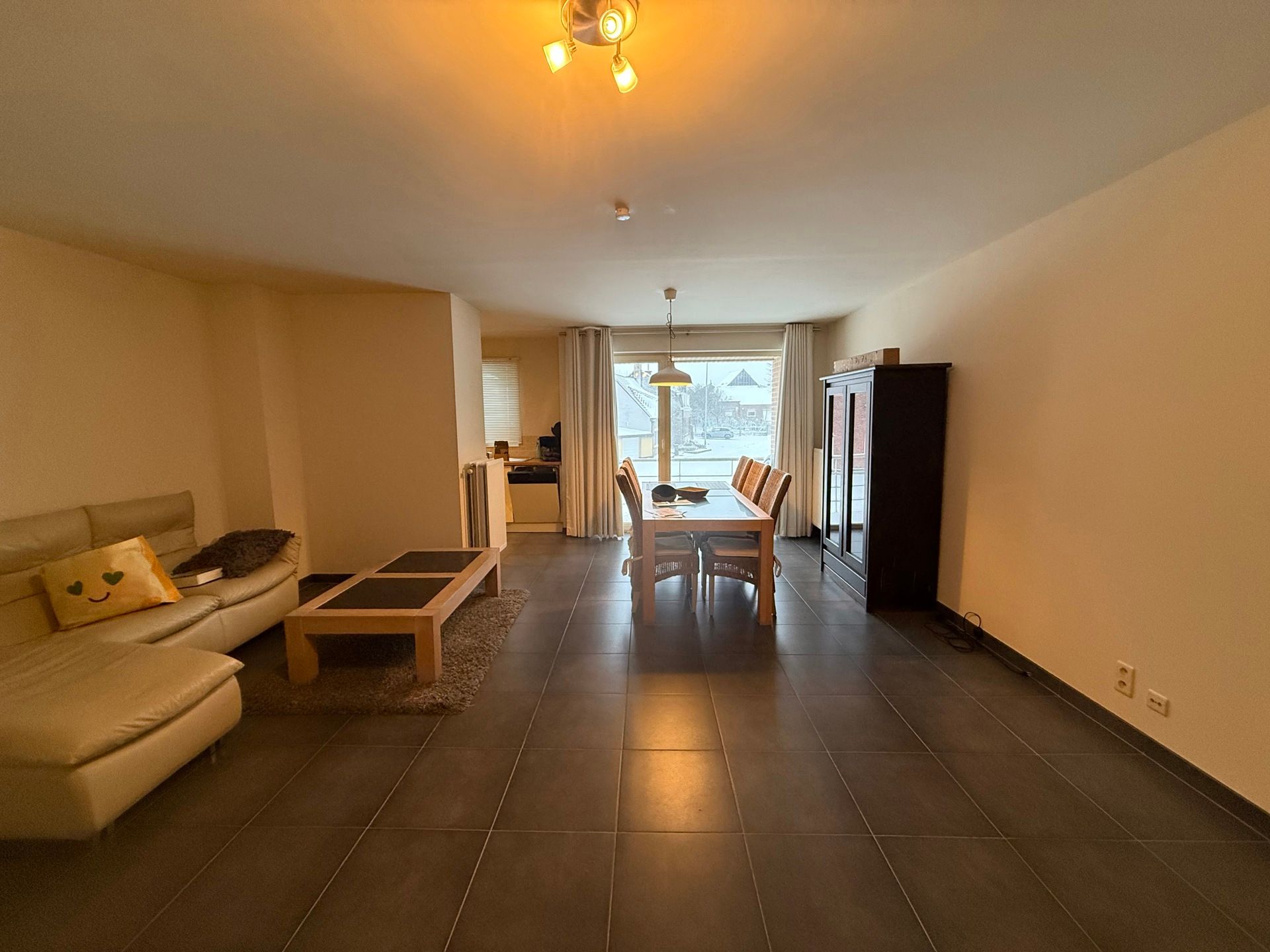 ERONDEGEM - Ruim, energiezuinig appartement met garage. foto {{pictureIndex}}