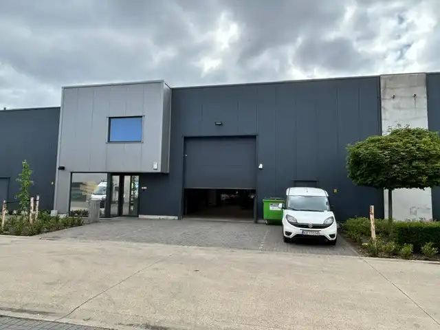 MULTIFONTIONELE BEDRIJFSUNIT MET MOOIE KANTOREN foto 2