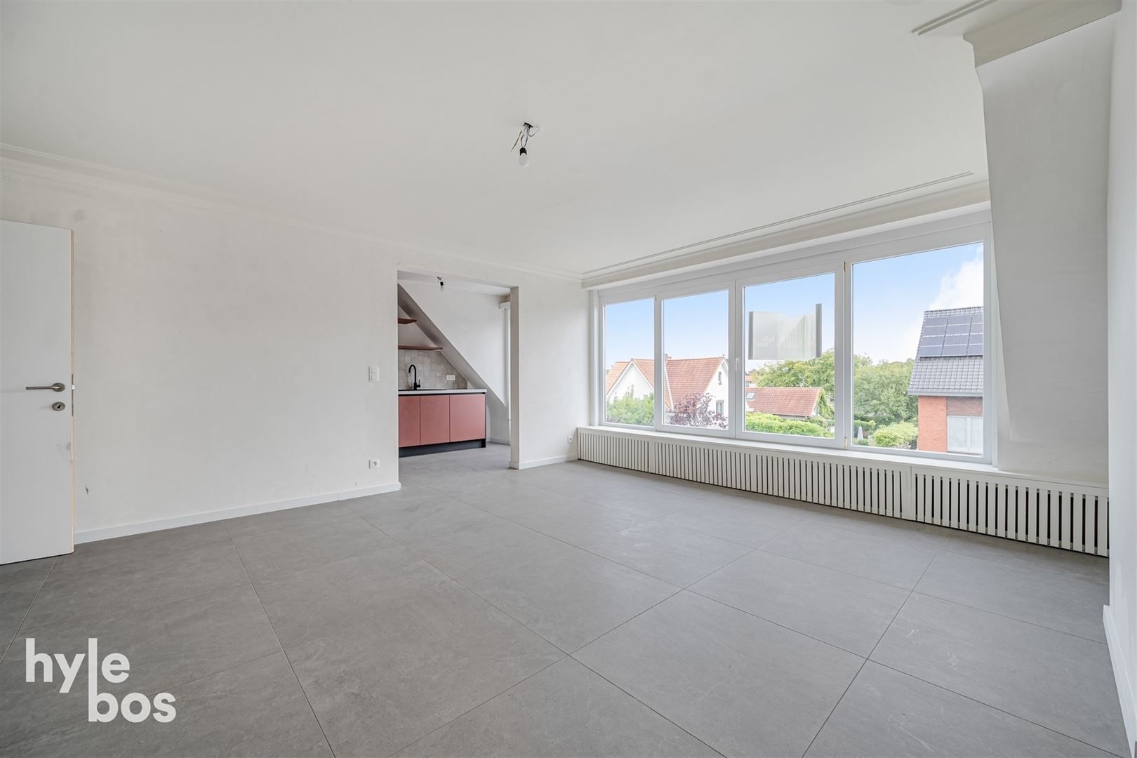 Gerenoveerd appartement met garage in gezellige woonwijk foto 4