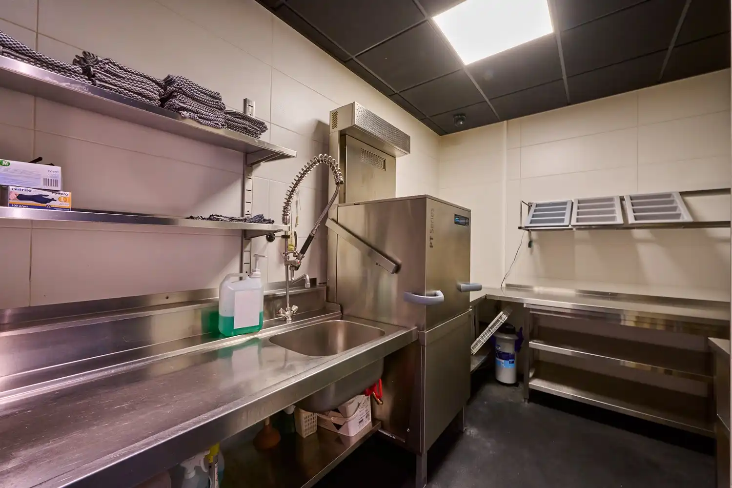 Uniek handelspand op toplocatie in het aangename centrum van Leopoldsburg foto 16