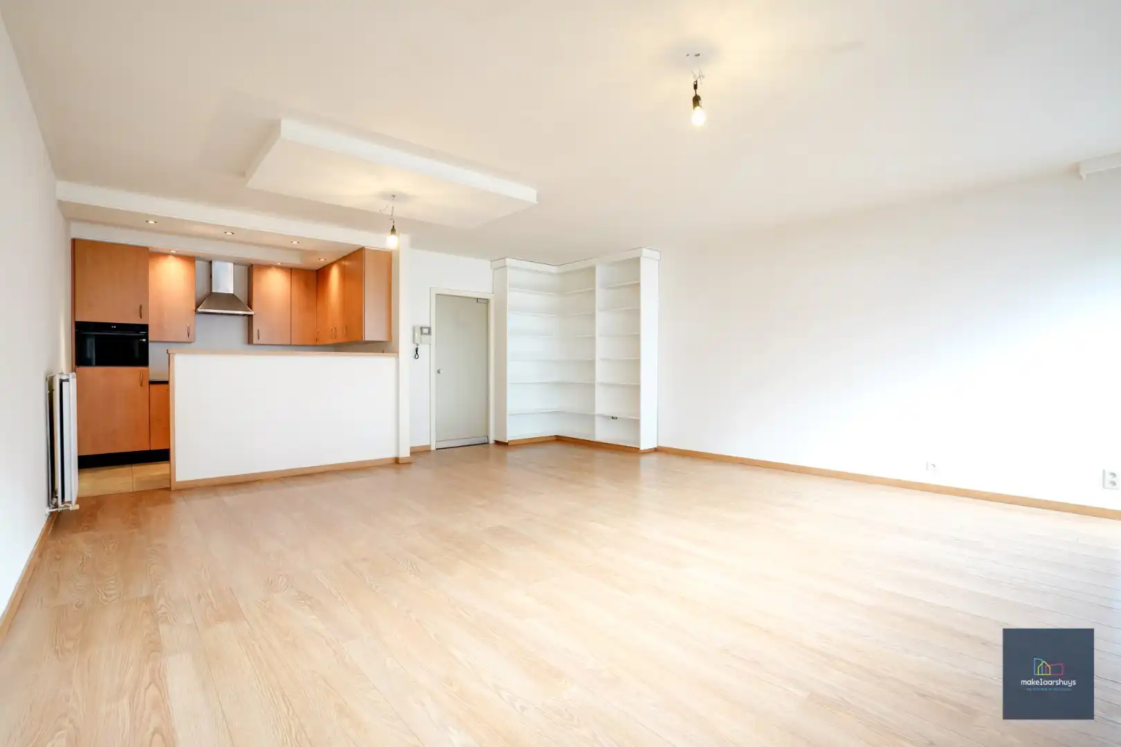 Goedgelegen 2slpk-appartement met terras en staanplaats foto 5