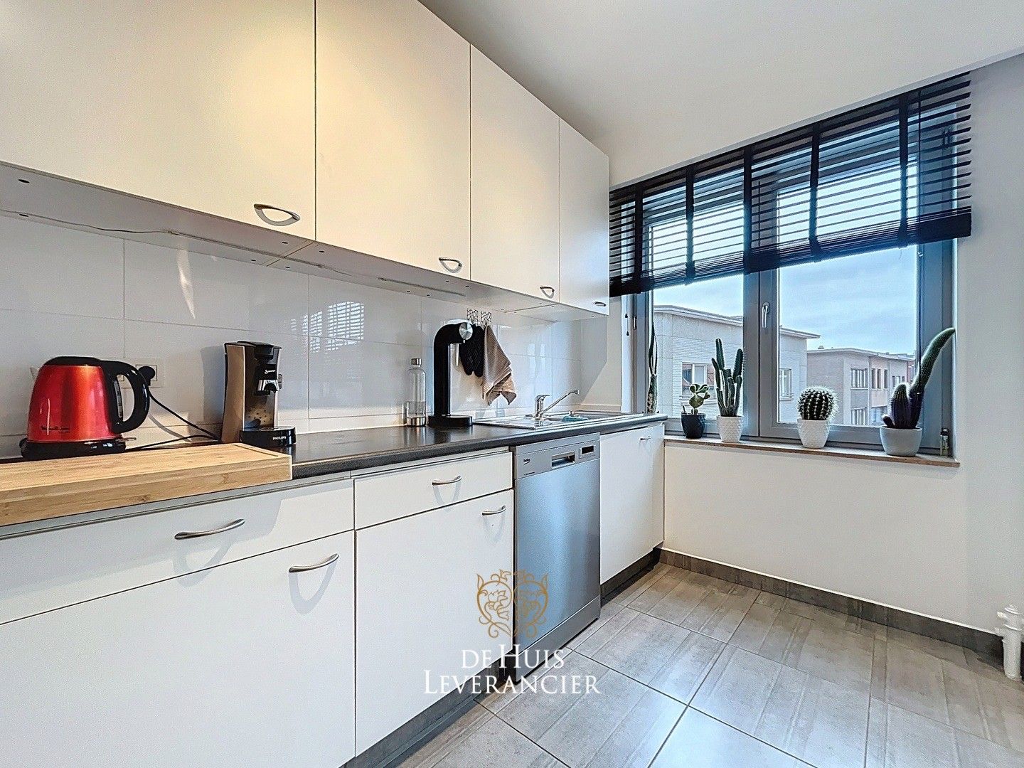 Trendy hi-tech appartement in hartje Edegem te koop foto 9